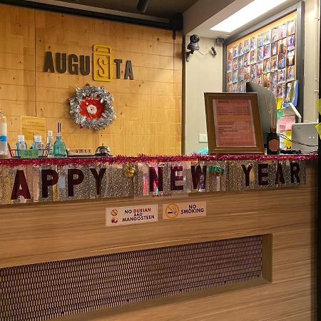 Augusta Hostel Bangkok Bagian luar foto
