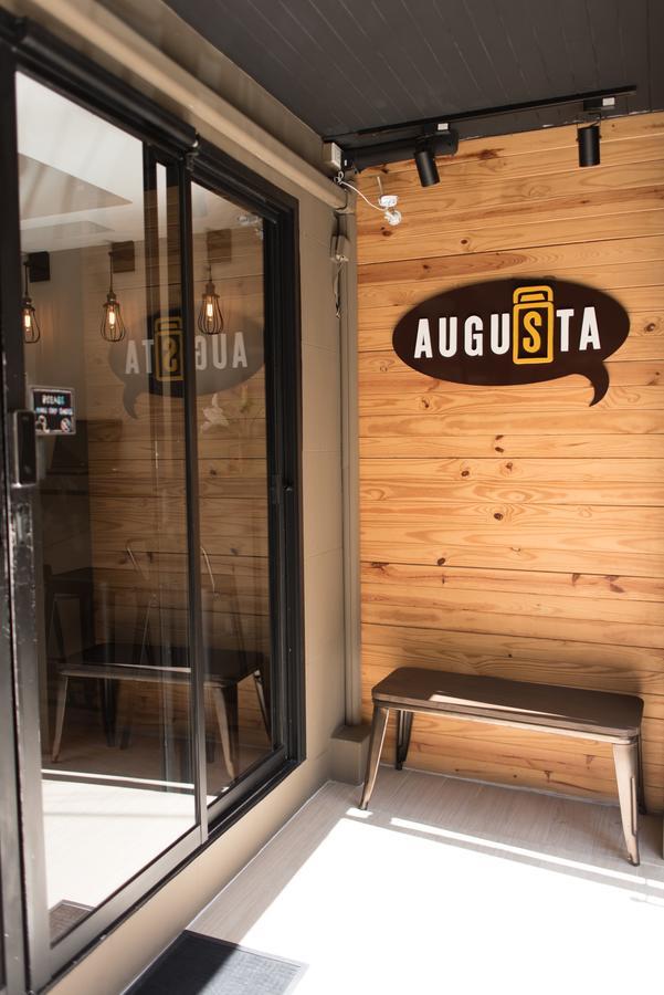Augusta Hostel Bangkok Bagian luar foto