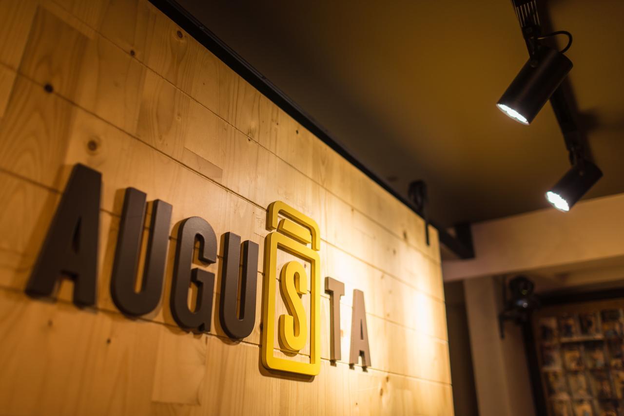 Augusta Hostel Bangkok Bagian luar foto