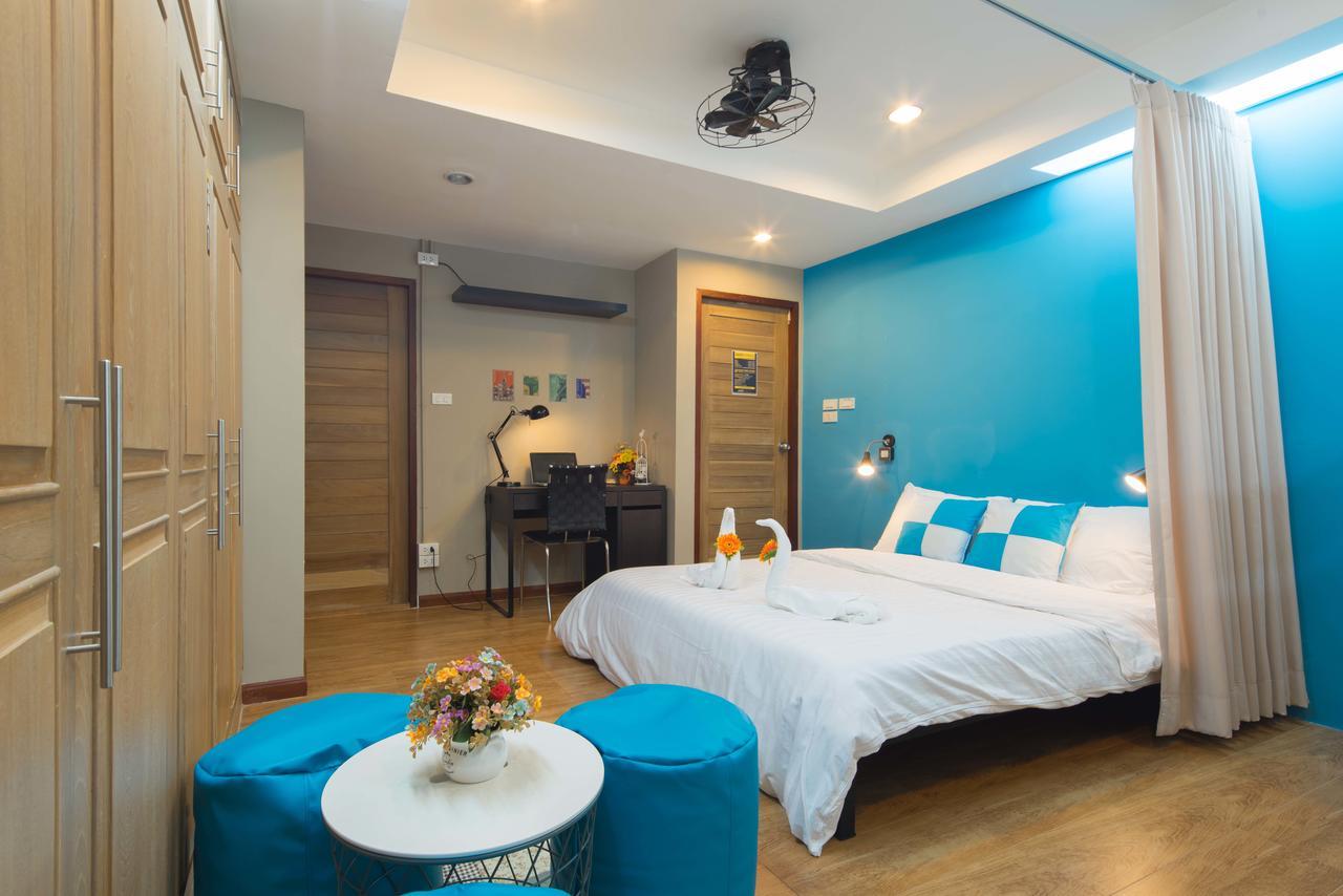 Augusta Hostel Bangkok Bagian luar foto