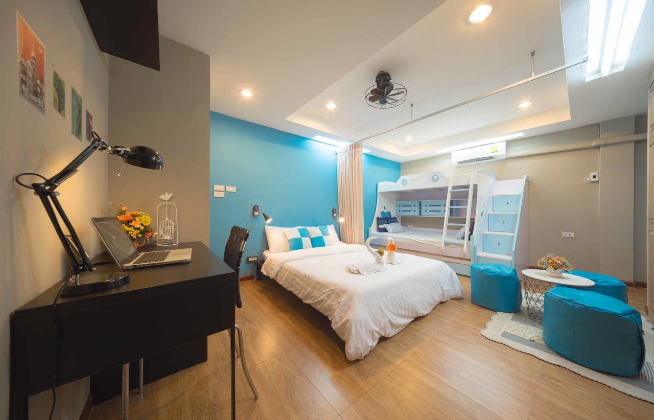 Augusta Hostel Bangkok Bagian luar foto