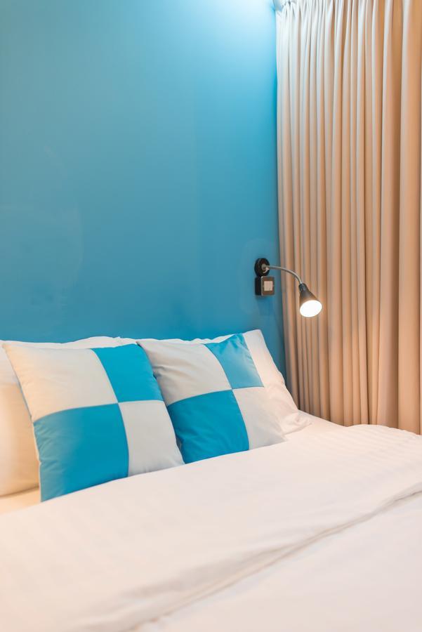 Augusta Hostel Bangkok Bagian luar foto