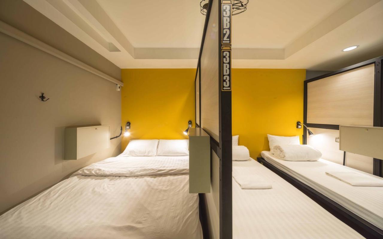 Augusta Hostel Bangkok Bagian luar foto